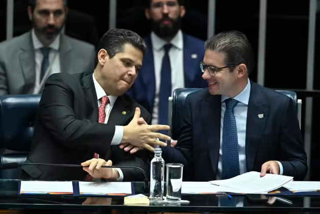 Tarifaço de Trump: Alcolumbre e Motta dizem que Congresso está pronto para defender economia
