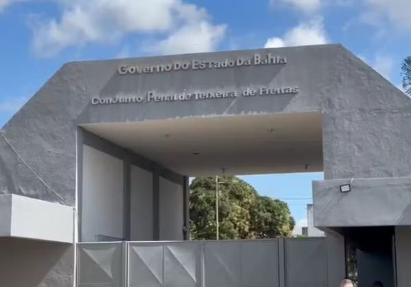 Quatro detentos fogem de presídio na Bahia após cavarem buraco na cela