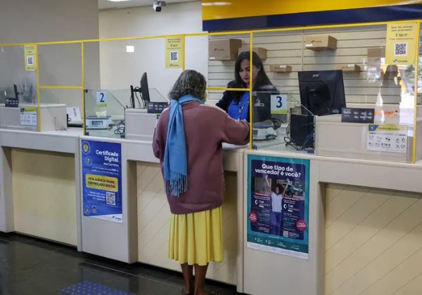 Correios atendem 1,3 milhão de aposentados sobre débitos indevidos do INSS