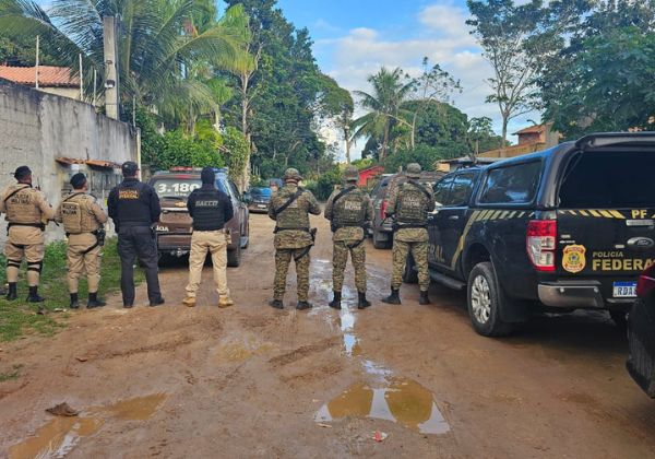 Forças de segurança fazem operação contra facção no extremo sul da Bahia