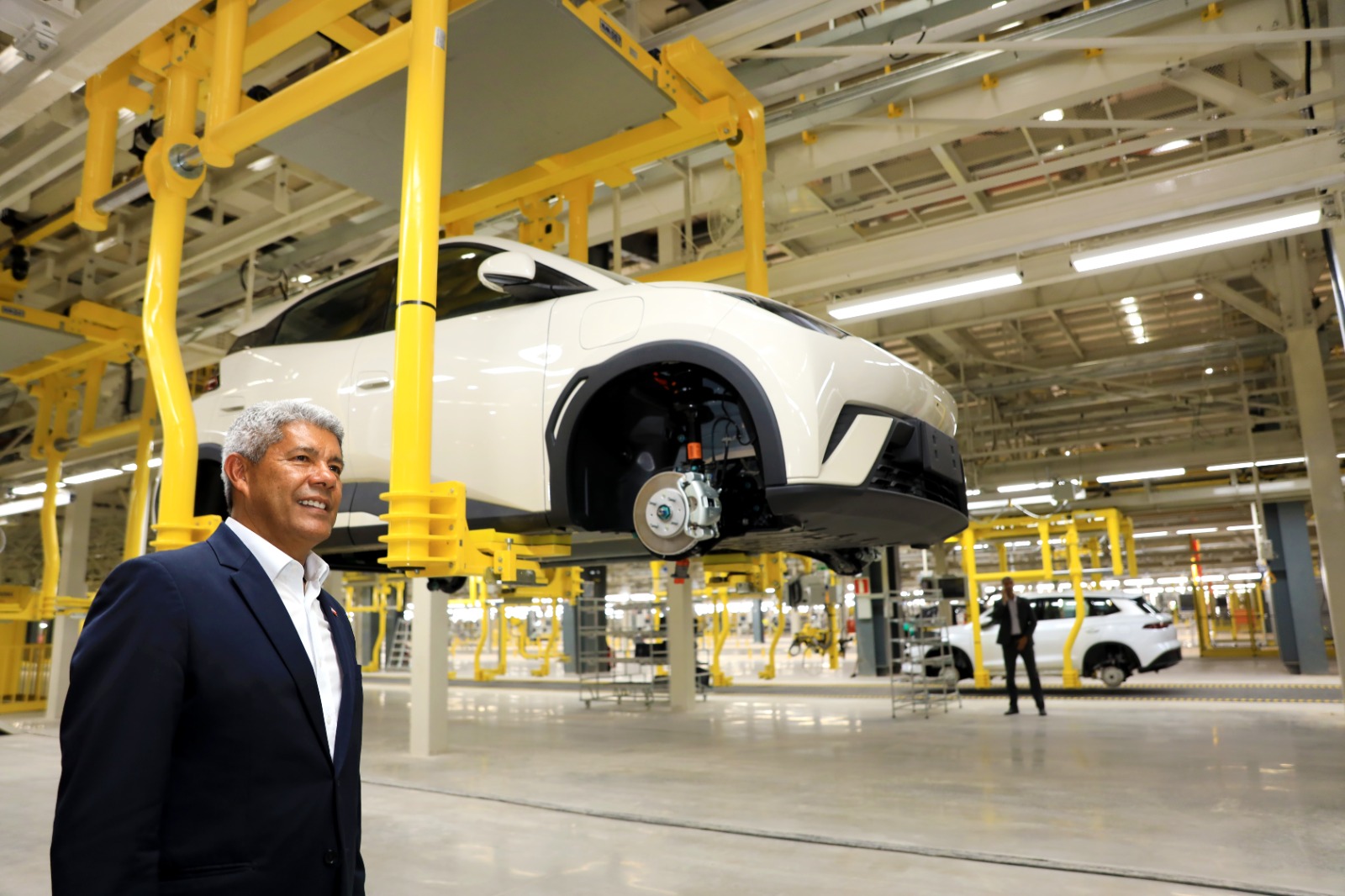 BYD apresenta primeiros carros elétricos montados no Brasil em megaestrutura na Bahia