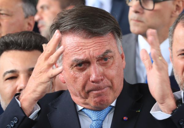 STF forma maioria e mantém Bolsonaro com tornozeleira