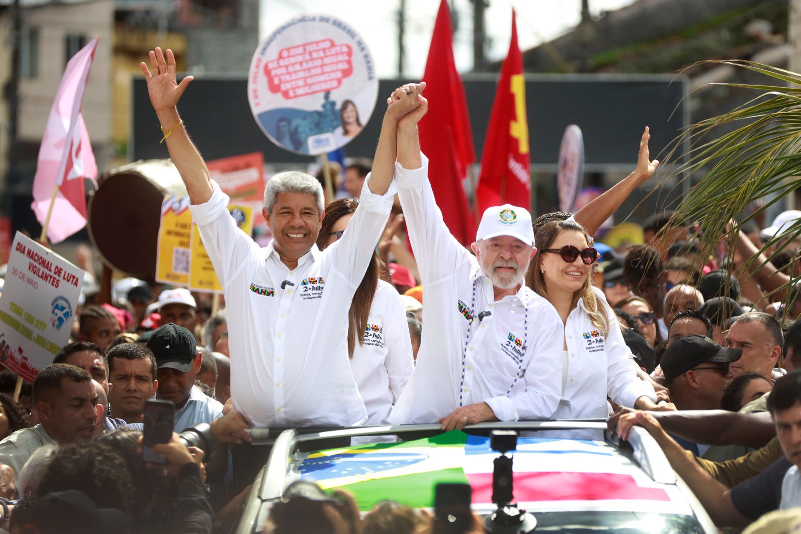 Presidente Lula acompanha cortejo do Dois de Julho pelo quarto ano consecutivo