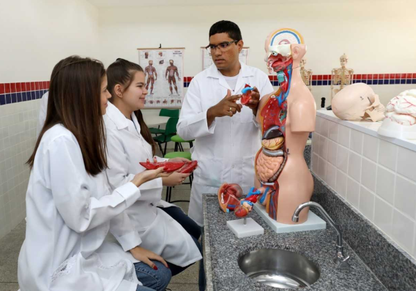 SEC convoca 427 professores do Ensino Profissional aprovados em processo seletivo