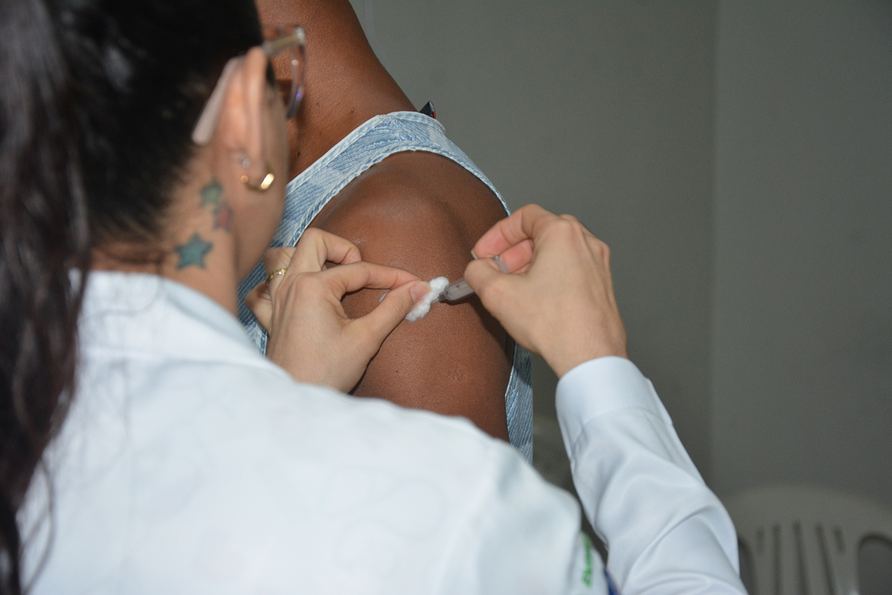 Feira de Santana promove ação de vacinação contra gripe e dengue neste sábado (19)