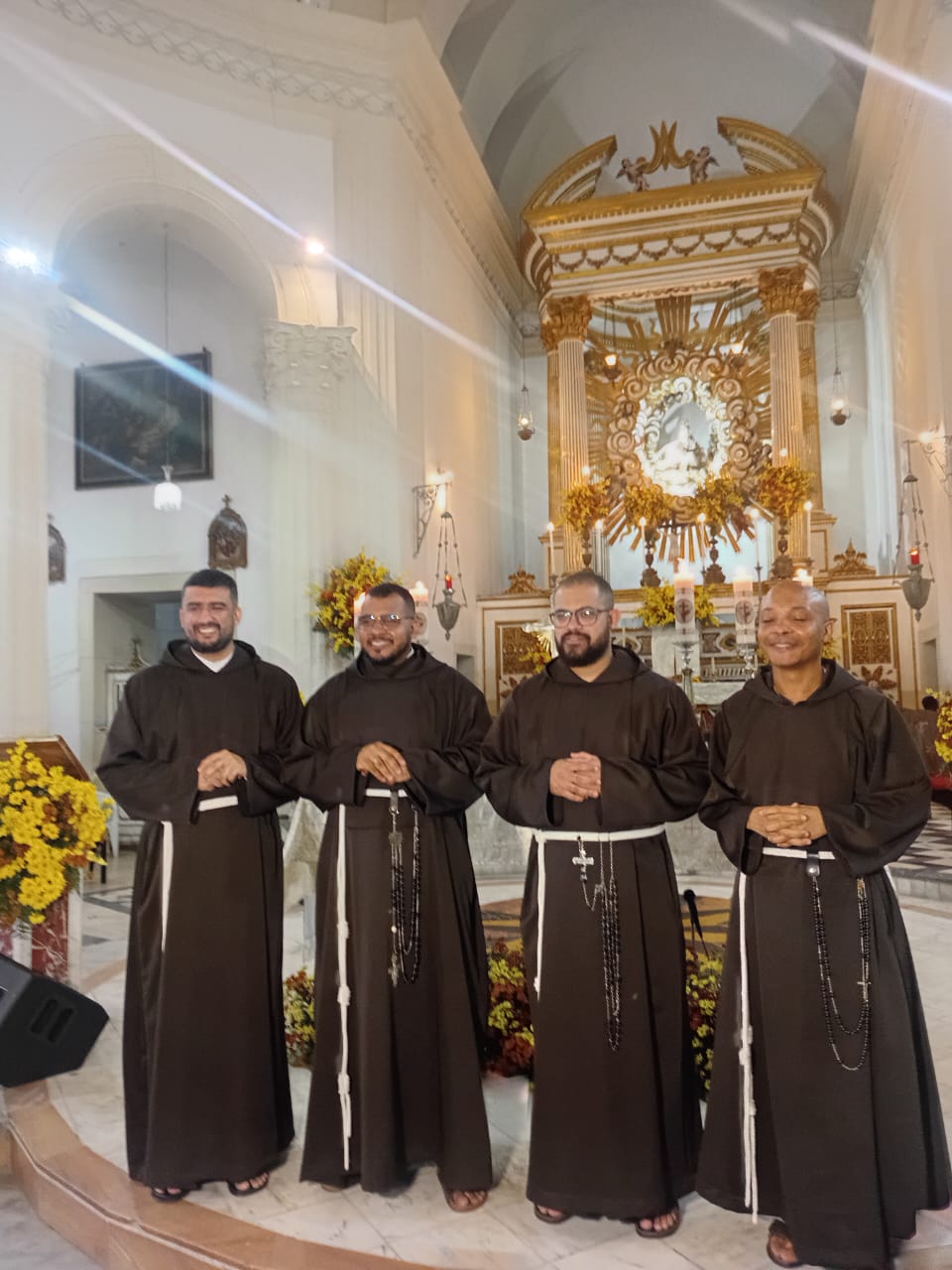 Quatro Frades Capuchinhos Emitem Votos Perpétuos