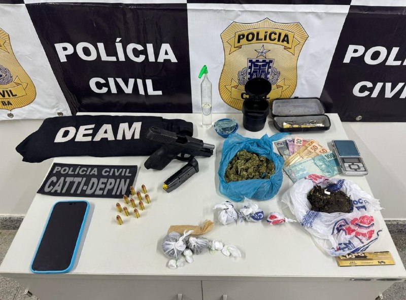 Mandado por violência doméstica resulta em prisão em flagrante por tráfico e porte ilegal de arma