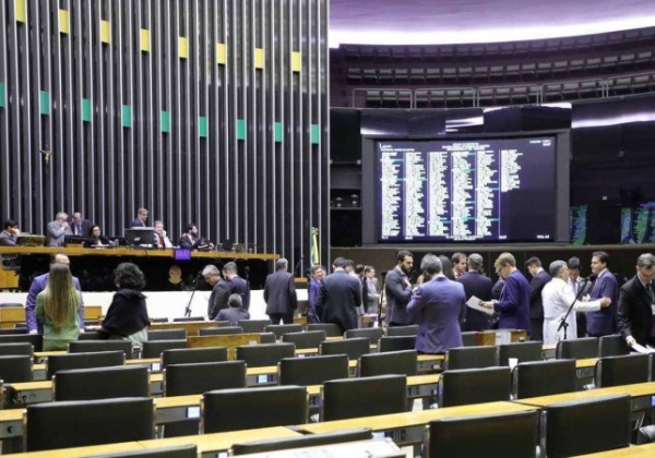 Câmara aprova projeto que cria 200 novos cargos no STF