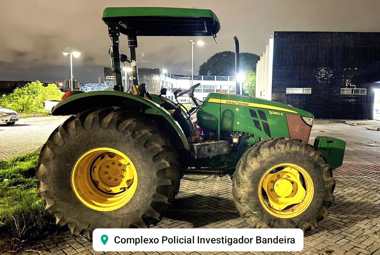 Polícia Civil recupera trator avaliado em R$ 500 mil roubado em Feira de Santana