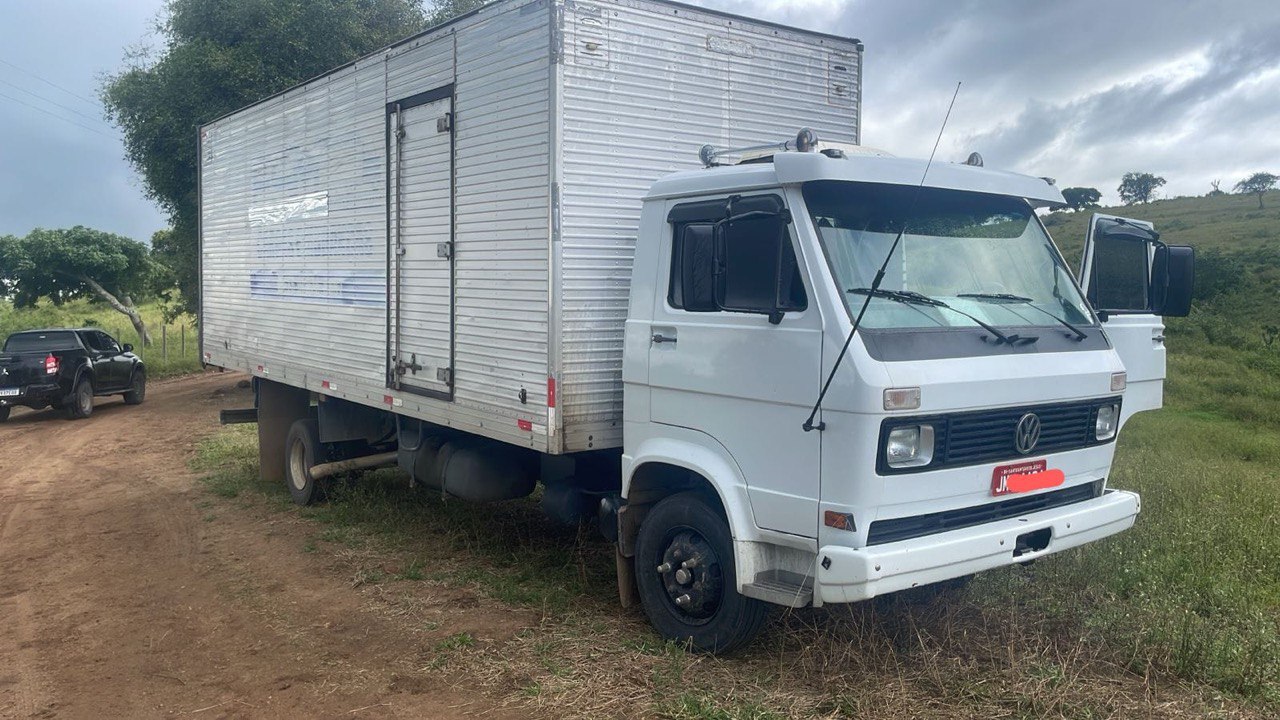 Polícia Civil recupera caminhão roubado em Feira de Santana