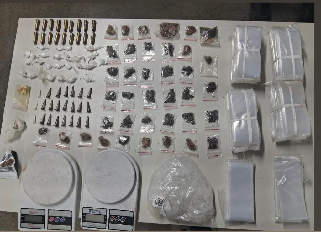 Polícia Militar apreende drogas e munições no São João do Cazumbá, em Feira de Santana