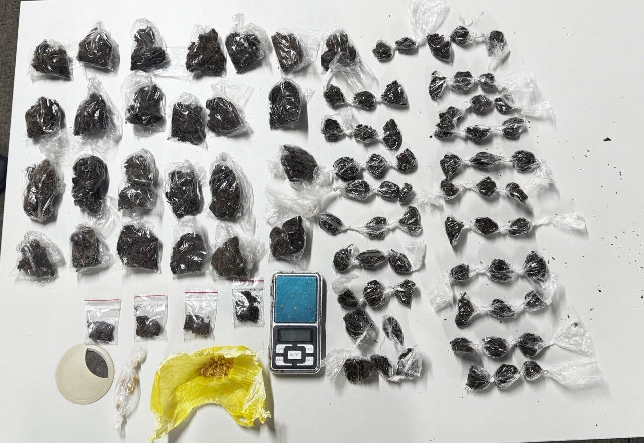 PM apreende drogas com suspeito de tráfico em Feira de Santana