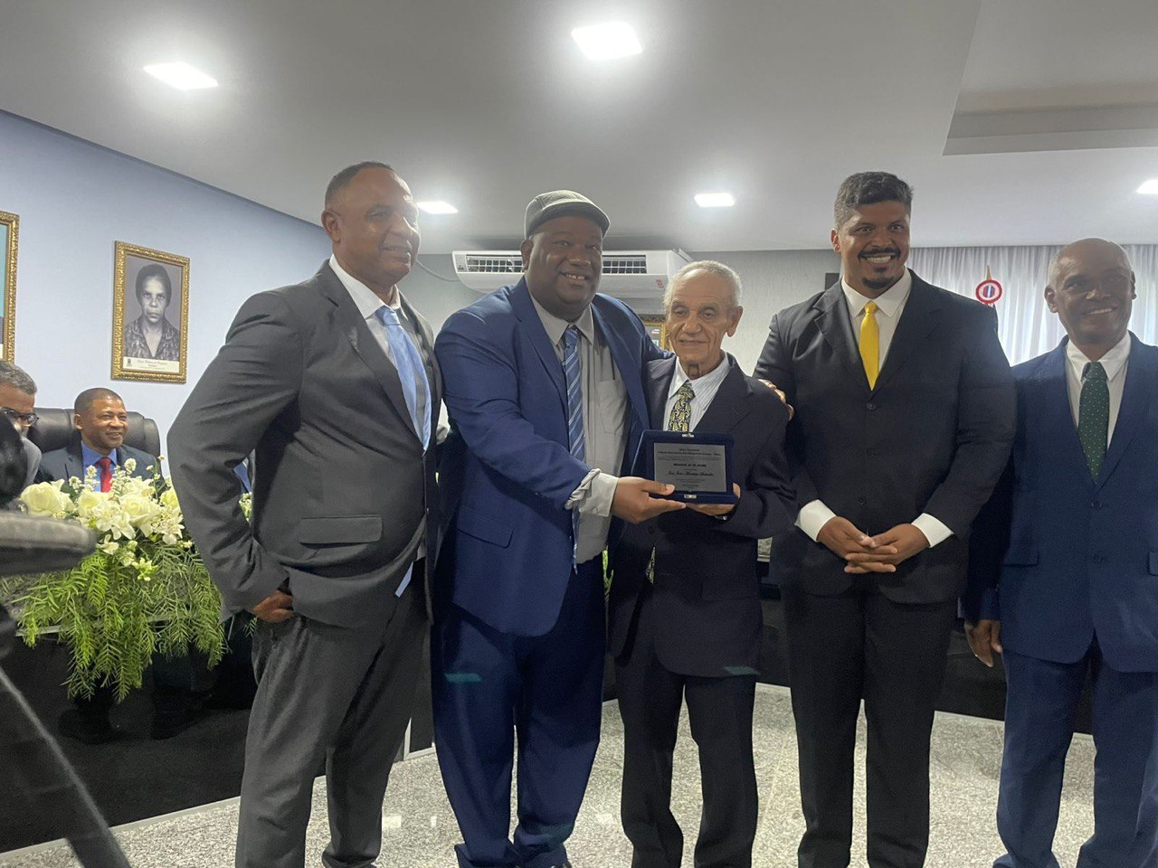 Ex-superintendente da Rádio Sociedade é homenageado na câmara de São Gonçalo