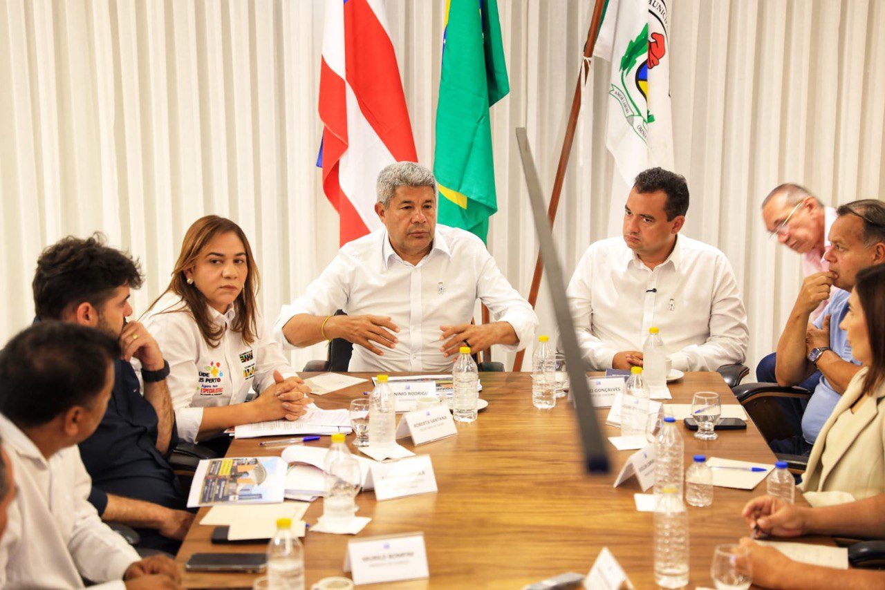 Jerônimo Rodrigues reforça investimentos na saúde da região Norte durante reunião com prefeitos em Juazeiro