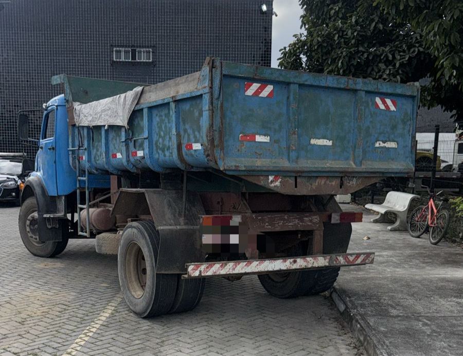 Polícia Civil recupera caminhão furtado em Feira de Santana