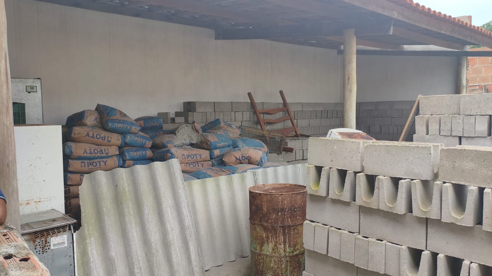 Polícia Civil recupera carga de cimento desviada em golpe de estelionato em Feira de Santana