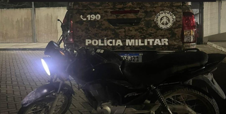 PM prende dois homens com drogas e recupera veículo com restrição de roubo em Feira de Santana