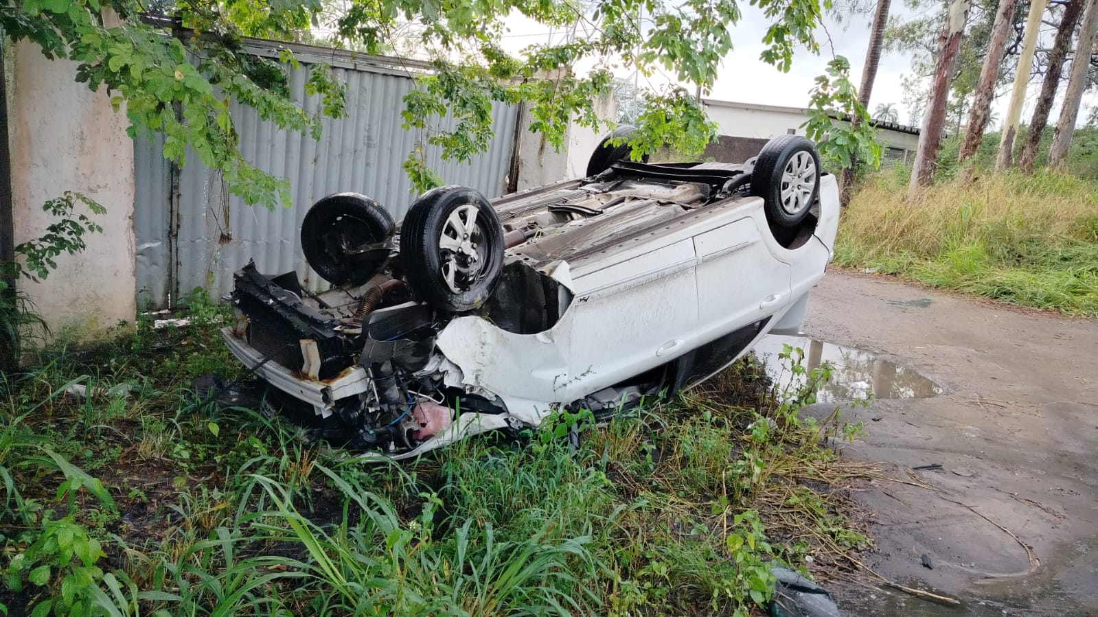 Acidente com cinco veículos é registrado na BR-324, em Feira de Santana