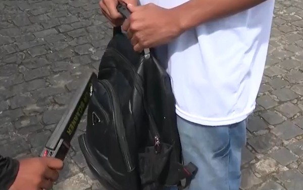 Aprovado em primeira votação, projeto autoriza detector de metal em escolas municipais