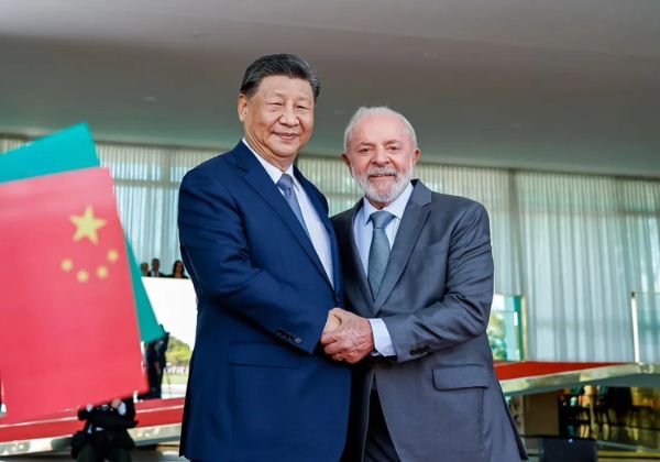 Lula e Xi Jinping debateram defesa do multilateralismo durante telefonema