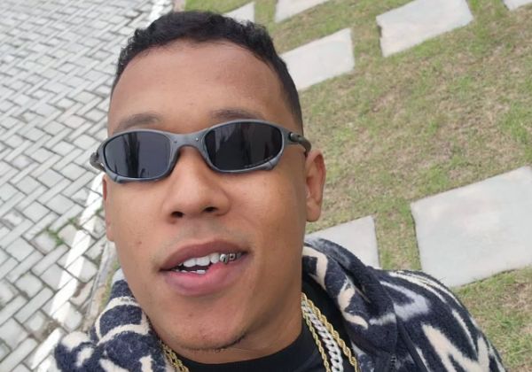 Cantor baiano sofre grave acidente de moto e é internado no HGE