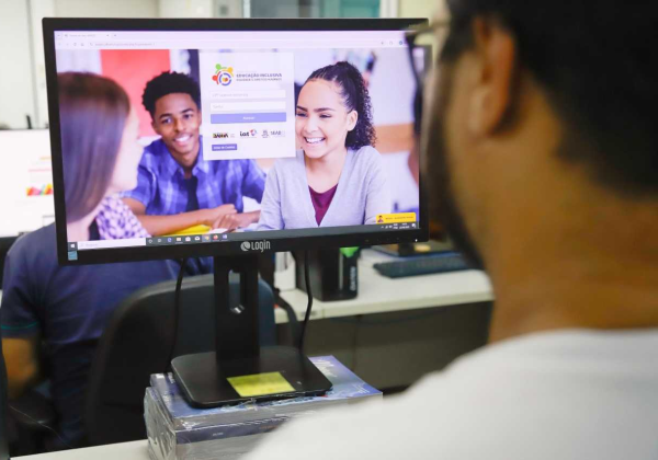 Mais de 20 mil professores se inscrevem em curso de Educação Inclusiva