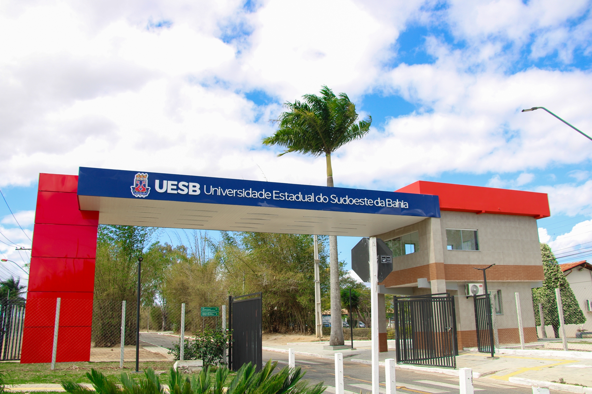 Uesb abre seleção para professores de cursos de graduação da EaD