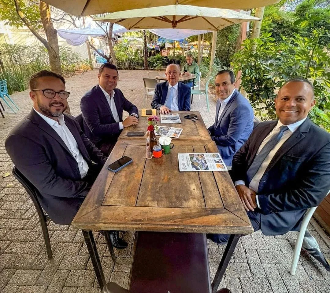 Bruno Reis toma café com Zé Ronaldo após aproximação com Jerônimo