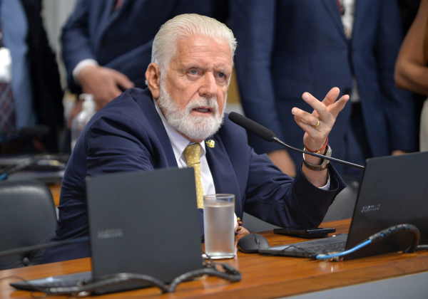 Projeto que isenta quem recebe até 2 mínimos do IR é aprovado na CAE do Senado