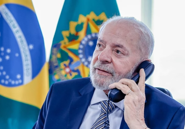 Lula recebe ligação de Putin para discutir paz e cooperação bilateral