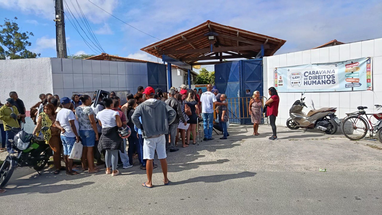 Caravana de Direitos Humanos mobiliza multidão em Feira de Santana: RG é o serviço mais procurado