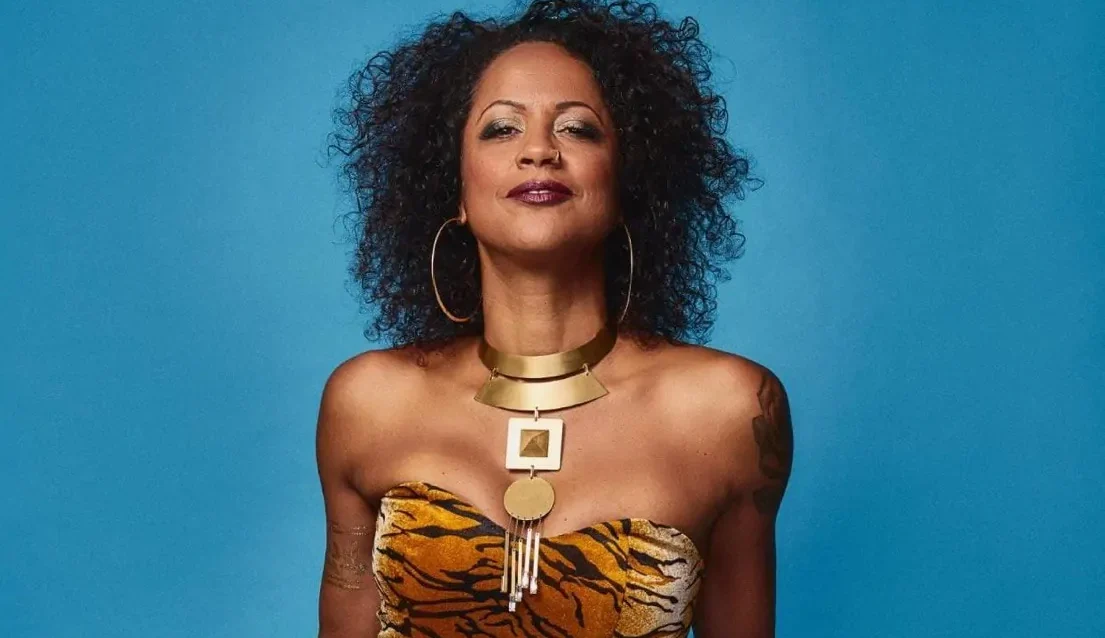 Simone Moreno retorna ao Brasil com novo EP e reencontro com o samba-reggae