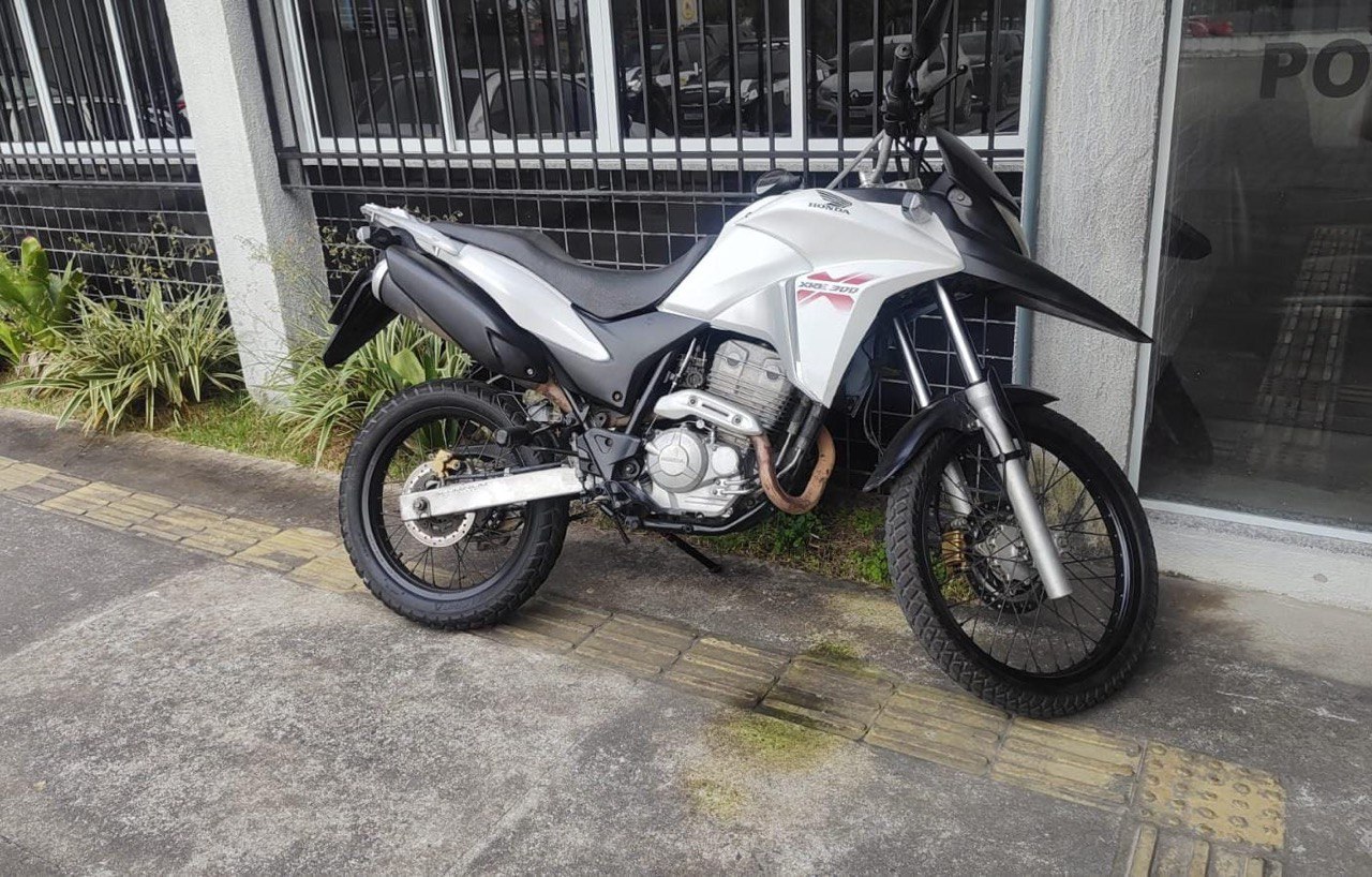 Polícia Civil recupera motocicleta clonada em Feira de Santana; veículo havia sido transferido com documentos falsos