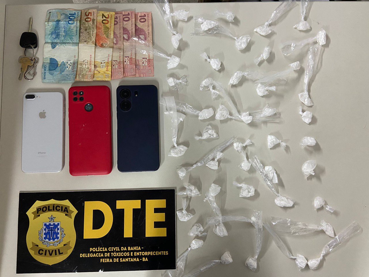 Polícia Civil prende casal em flagrante por tráfico de drogas em Feira de Santana