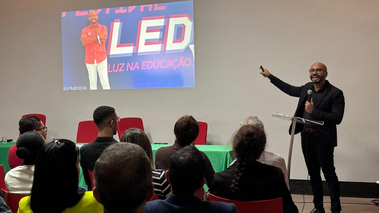 Feira de Santana em voz alta: palestra destaca o poder transformador da comunicação