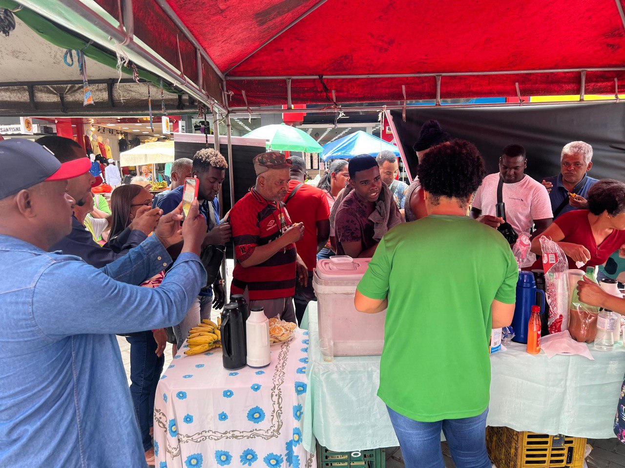 Dia do Feirante é comemorado com café da manhã na feira da Marechal