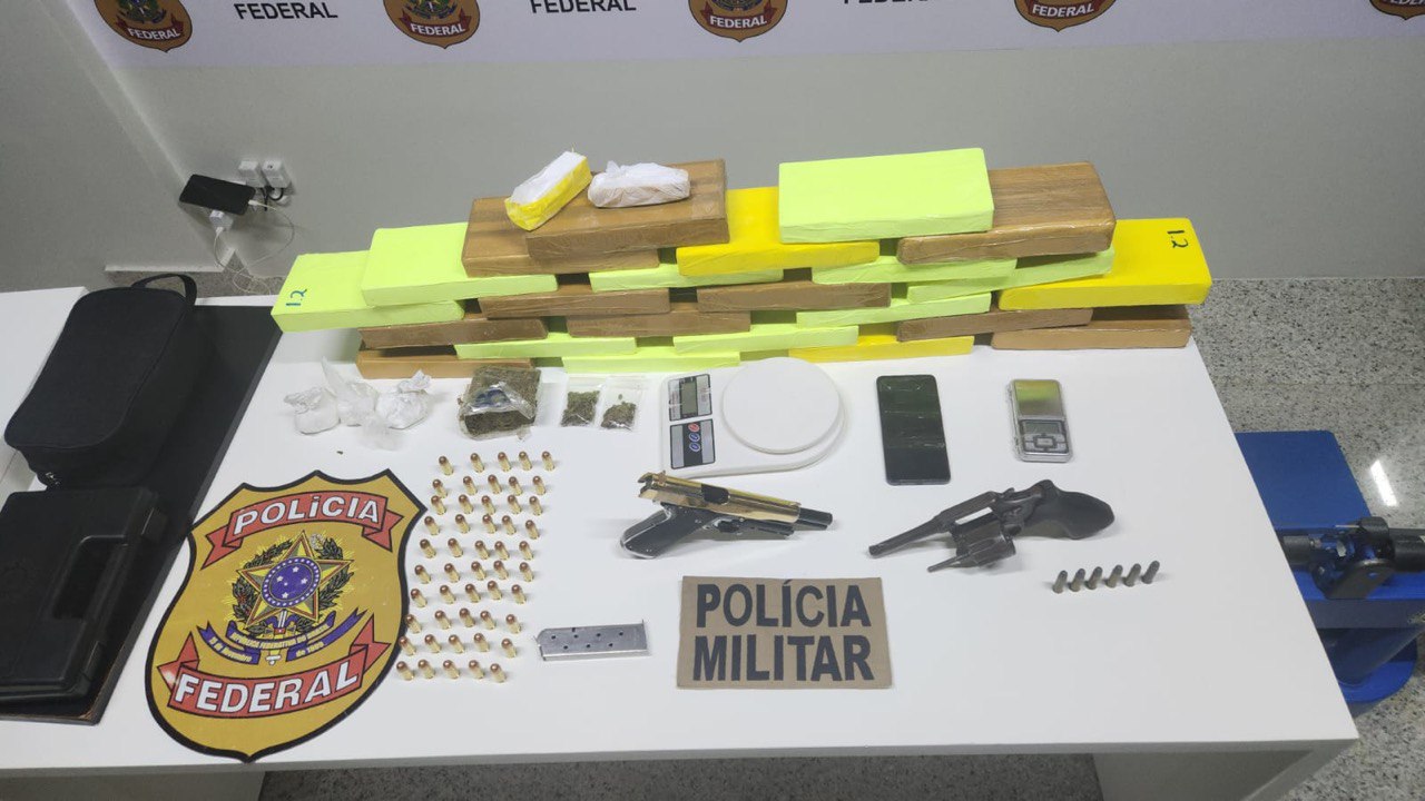 PM, PF e PRF desarticulam ponto de armazenamento de drogas em Barreiras e apreendem 27 kg de cocaína