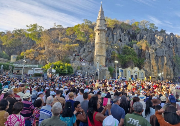 Romaria de Bom Jesus da Lapa reúne 700 mil fiéis na Bahia