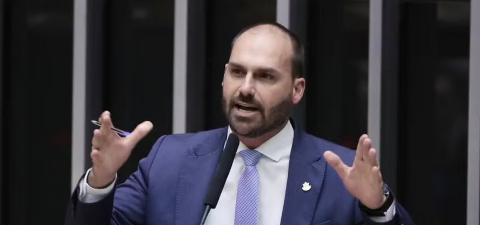 Relator vota pelo arquivamento da cassação de Eduardo Bolsonaro