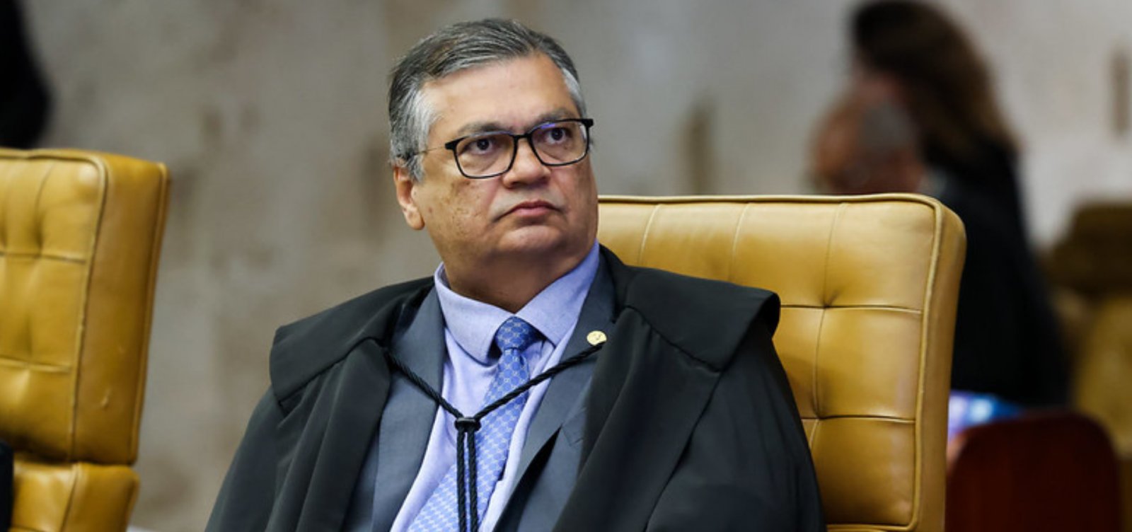 Flávio Dino mantém renovação automática da CNH