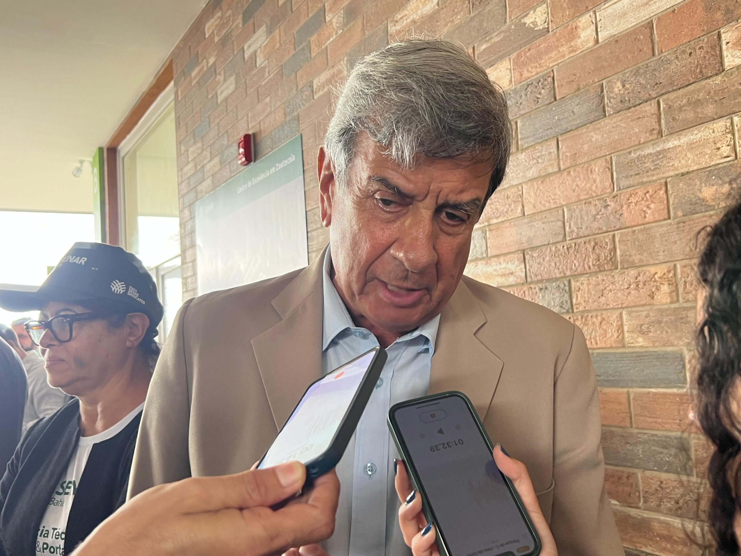 “Meu nome está colocado”, diz Colbert sobre possível candidatura em 2026