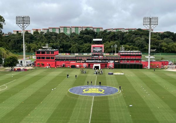 Confira as escalações do jogo Vitória x Fluminense pelo Brasileirão