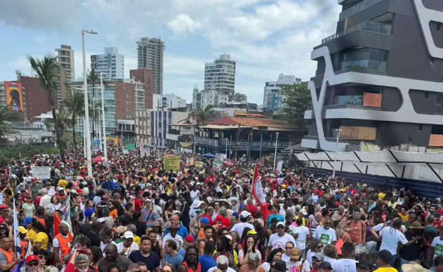 Manifestantes protestam contra PEC da Blindagem e PL da Anistia em Salvador
