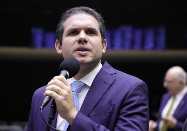 Câmara aprova punição a deputados por motim contra Hugo Motta; veja lista