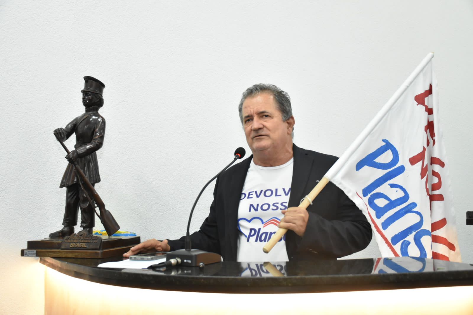 Associação reivindica atenção para dificuldades dos taxistas e sugere criação de aplicativo