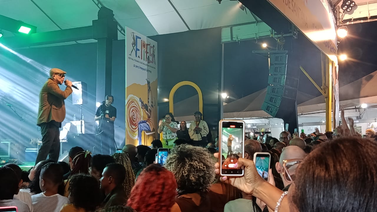 Show de Jau agita penúltima noite do FLIFS