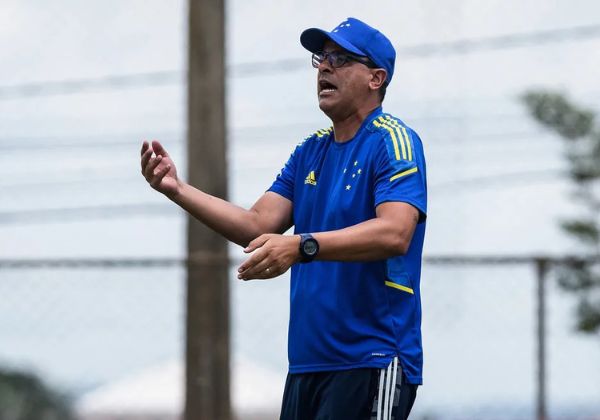 Vitória anuncia novo técnico do time sub-20 após efetivação de Rodrigo Chagas