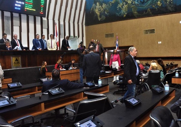 ALBA aprova reestruturação de carreiras e alteração nas polícias Civil e Militar