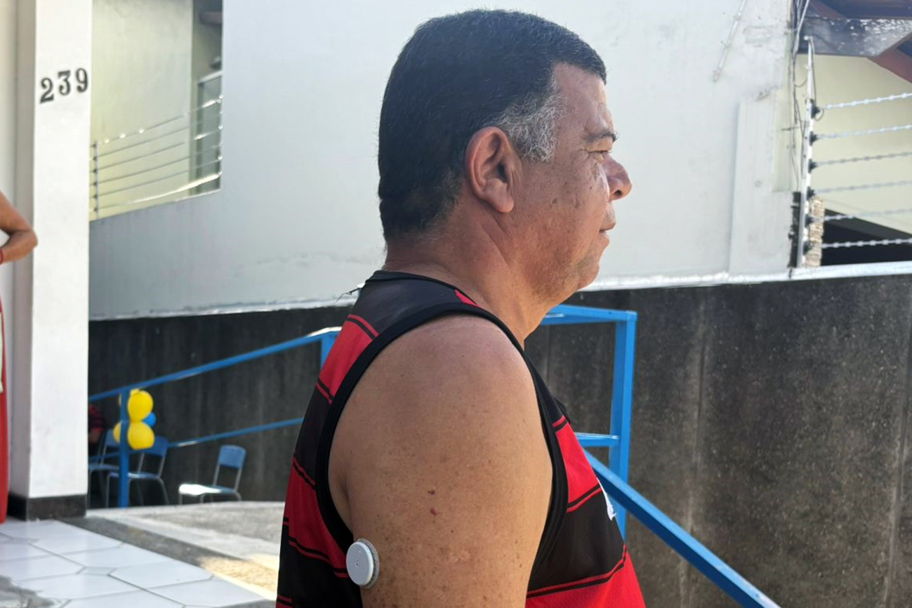 Pacientes do CADH recebem sensor para monitorar glicemia