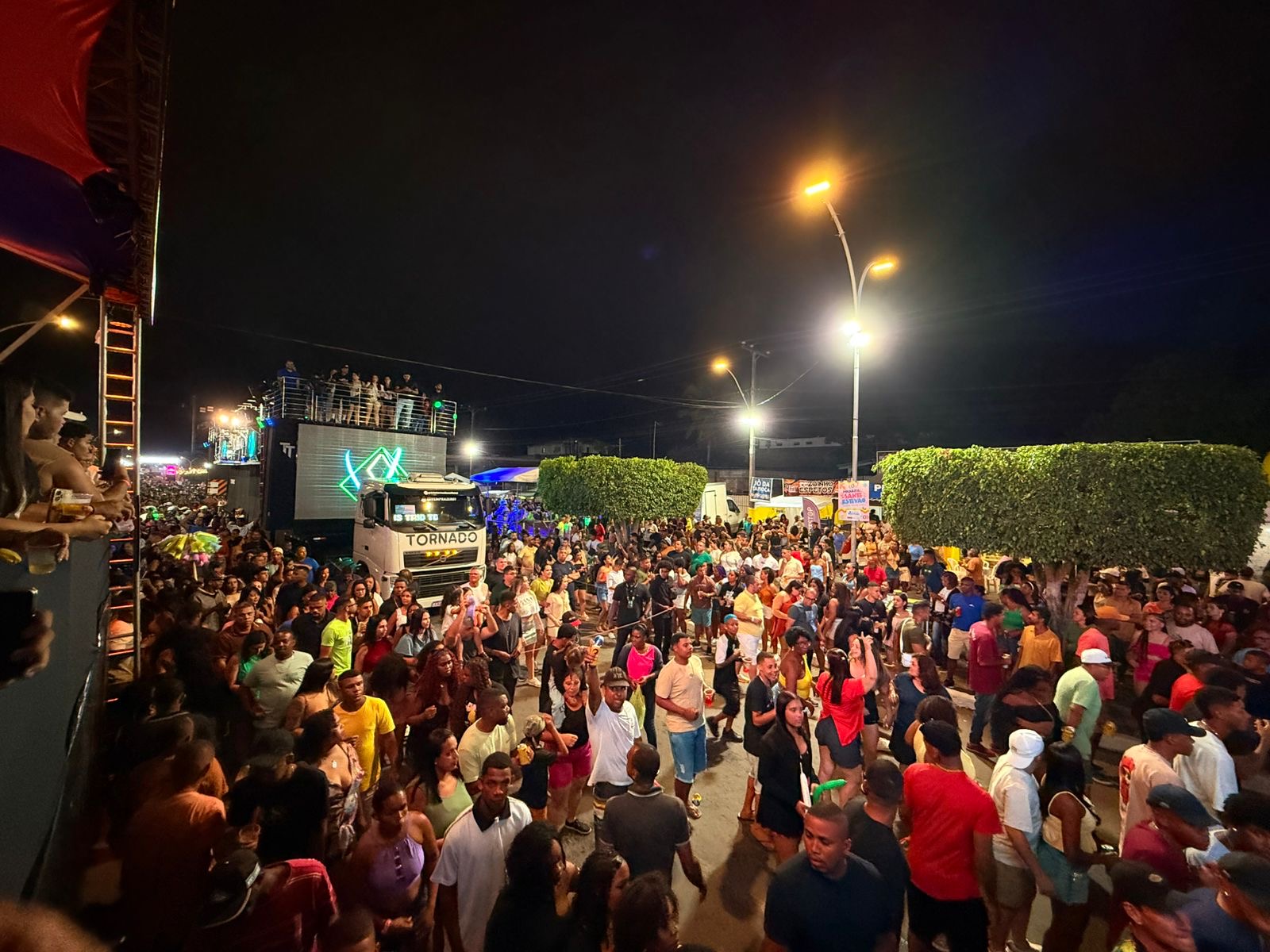 Santo Estêvão vibra com a segunda noite da Micareta 2025
